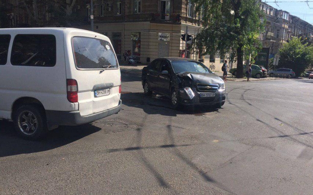 В центре Одессы - ДТП (ФОТО), ВИДЕО) Фото № 0 В центре Одессы - ДТП (ФОТО), ВИДЕО) Фото № 0