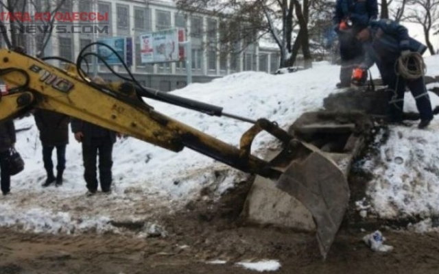 Одессит упал в шахту теплотрассы Фото № 0 Одессит упал в шахту теплотрассы Фото № 0