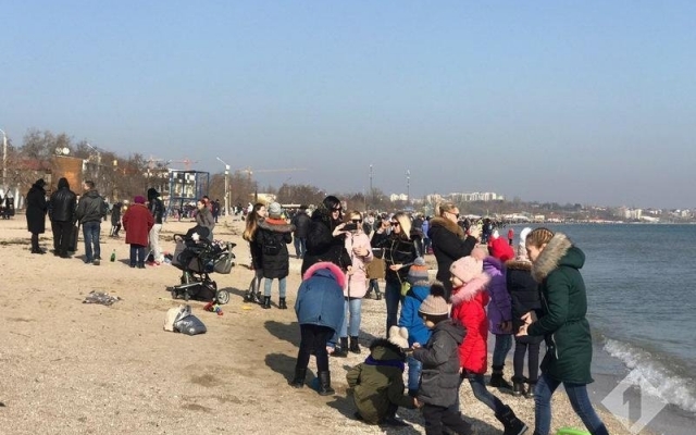 Воскресный день одесситы провели на пляжах Фото № 2 Воскресный день одесситы провели на пляжах Фото № 2