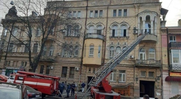 Неравнодушные одесситы предотвратили пожар в центре города (ФОТО) Фото № 1 Неравнодушные одесситы предотвратили пожар в центре города (ФОТО) Фото № 1