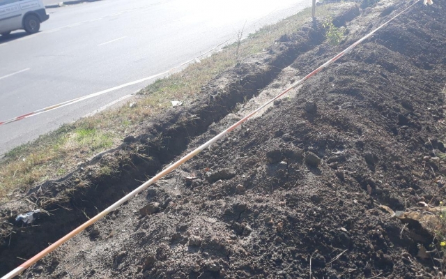 Больше месяца пешеходы на улице Космонавтра Комарова ходят по грязи (ФОТО) Фото № 7 Больше месяца пешеходы на улице Космонавтра Комарова ходят по грязи (ФОТО) Фото № 7