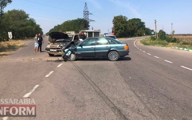В Одесской области дорогу не поделили две иномарки (ФОТО) Фото № 1 В Одесской области дорогу не поделили две иномарки (ФОТО) Фото № 1