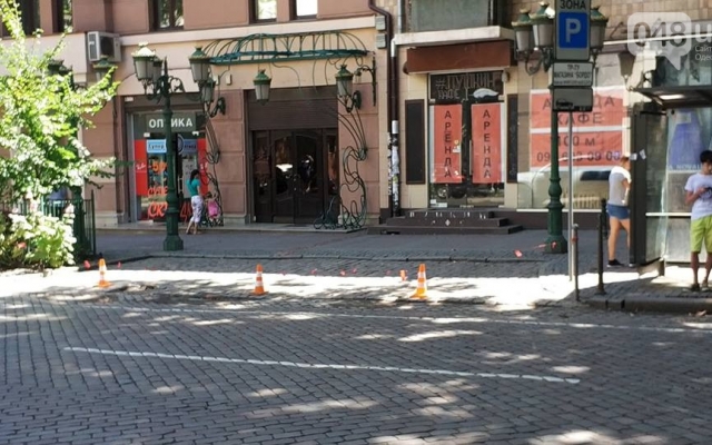 Одессита возмутила близость парковки и остановки (ФОТО) Фото № 1 Одессита возмутила близость парковки и остановки (ФОТО) Фото № 1