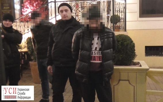 В Одессе задержан иностранец-нелегал, пытавшийся ограбить магазин Фото № 0 В Одессе задержан иностранец-нелегал, пытавшийся ограбить магазин Фото № 0