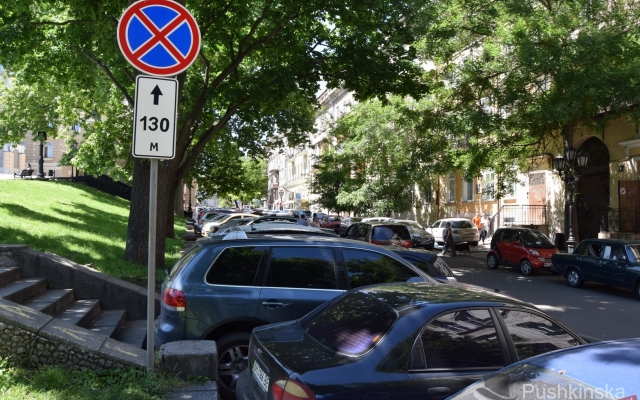 Как автохамы одну из одесских достопримечательностей облюбовали (ФОТО) Фото № 6 Как автохамы одну из одесских достопримечательностей облюбовали (ФОТО) Фото № 6
