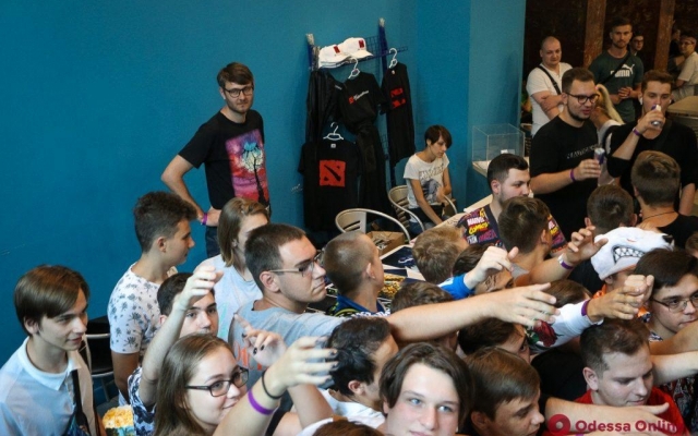 Одесситы наблюдали финал мирового турнира по Dota 2 на большом экране (ФОТО) Фото № 5 Одесситы наблюдали финал мирового турнира по Dota 2 на большом экране (ФОТО) Фото № 5