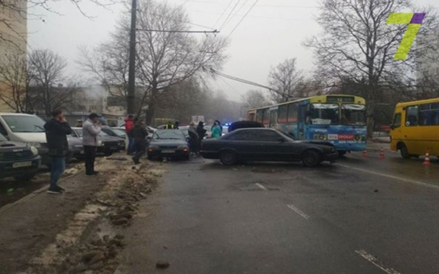 В Киевском районе Одессы произошло массовое ДТП (ФОТО) Фото № 0 В Киевском районе Одессы произошло массовое ДТП (ФОТО) Фото № 0