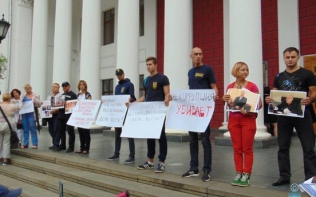 Годовщина трагедии: одесситы почтили память погибших в Годовщина трагедии: одесситы почтили память погибших в