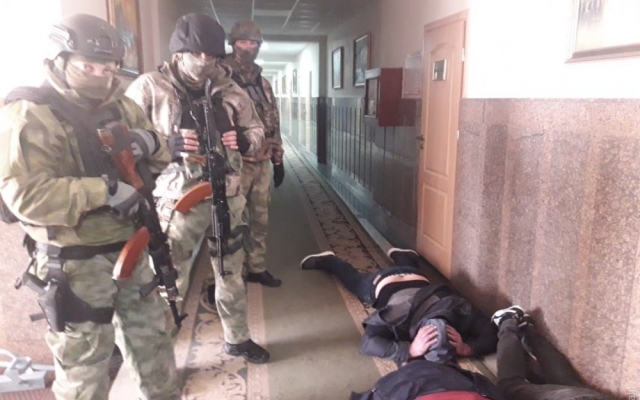 В одесский автодор ворвались неизвестные боевики (ФОТО) Фото № 4 В одесский автодор ворвались неизвестные боевики (ФОТО) Фото № 4