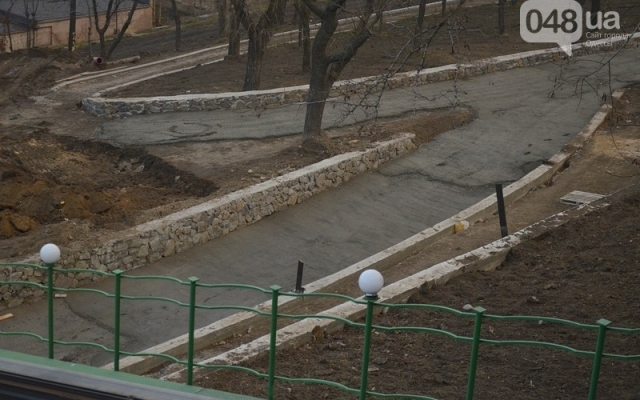 В Стамбульском парке появились дорожки для прогулки одесситов и туристов Фото № 4 В Стамбульском парке появились дорожки для прогулки одесситов и туристов Фото № 4
