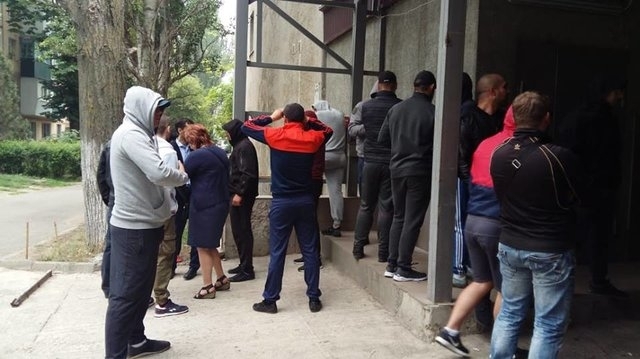 В Одессе попытались совершить рейдерский захват магазина Фото № 4 В Одессе попытались совершить рейдерский захват магазина Фото № 4