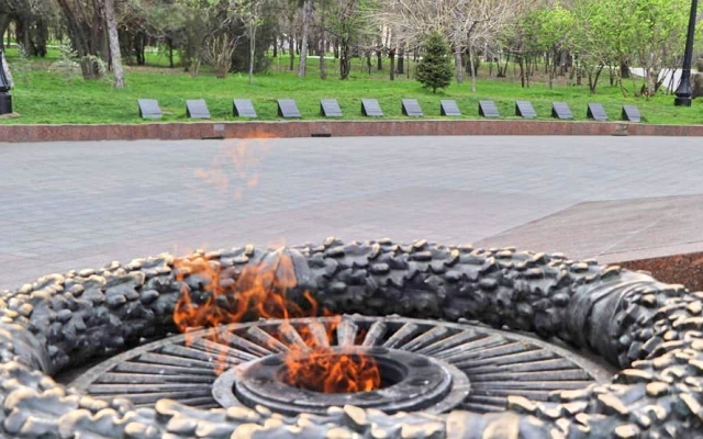 Мемориальные плиты на Аллее Славы привели в нормальный вид Фото № 1 Мемориальные плиты на Аллее Славы привели в нормальный вид Фото № 1