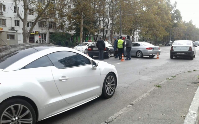 В Одессе произошло ДТП с участием элитных автомобилей Фото № 0 В Одессе произошло ДТП с участием элитных автомобилей Фото № 0