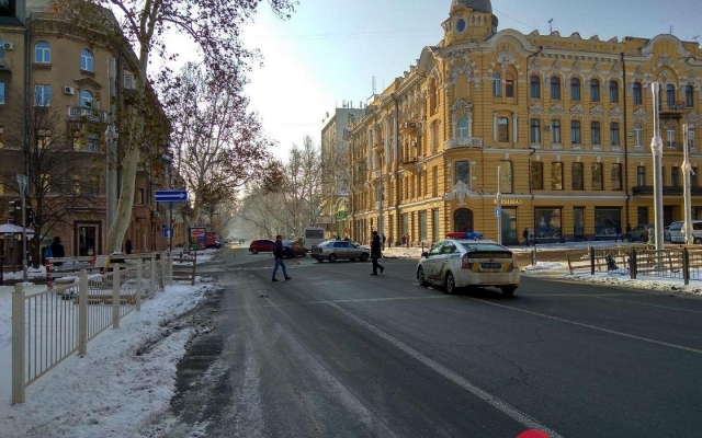 На Ришельевской две иномарки не поделили перекрёсток (ФОТО) Фото № 5 На Ришельевской две иномарки не поделили перекрёсток (ФОТО) Фото № 5