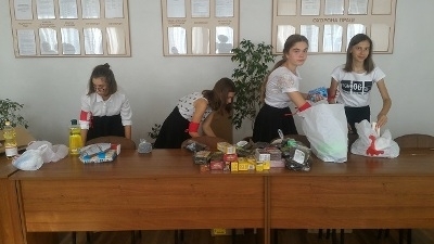 Кому на 1 сентября помогли одесские школьники (ФОТО) Фото № 0 Кому на 1 сентября помогли одесские школьники (ФОТО) Фото № 0