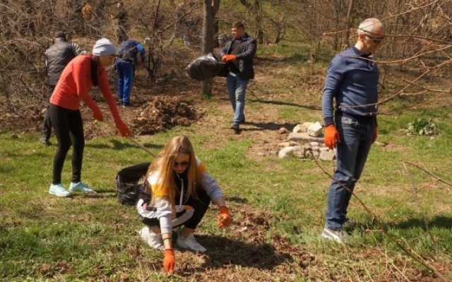 Одесситов приглашают на субботник в Городском саду Фото № 1 Одесситов приглашают на субботник в Городском саду Фото № 1