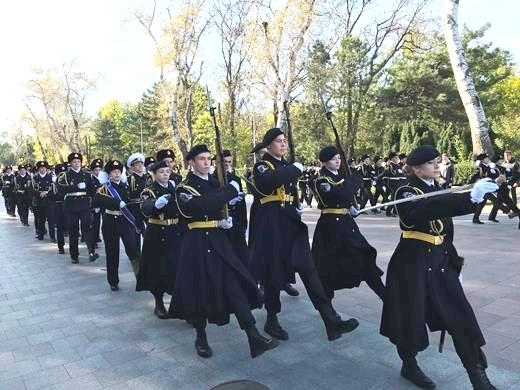 Возле Памятника Неизвестному матросу в торжественной обстановке завершилась Вахта Памяти 2017 года Фото № 2 Возле Памятника Неизвестному матросу в торжественной обстановке завершилась Вахта Памяти 2017 года Фото № 2