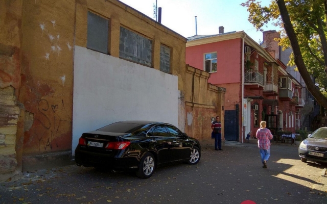 Нецензурные надписи на месте испорченного мурала в центре Одессы закрасили (ФОТО) Фото № 1 Нецензурные надписи на месте испорченного мурала в центре Одессы закрасили (ФОТО) Фото № 1