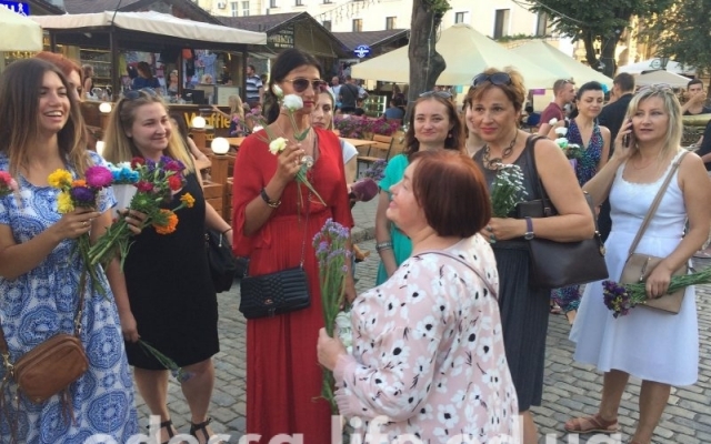 В Одессе прошел женственный флешмоб (ФОТО) Фото № 0 В Одессе прошел женственный флешмоб (ФОТО) Фото № 0