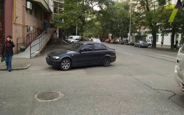 Автомобиль с иностранными номерами спровоцировал серьёзную аварию Фото № 1 Автомобиль с иностранными номерами спровоцировал серьёзную аварию Фото № 1