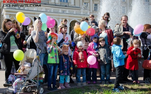 Одесситы прошли маршем по улицам города: пускали пузыри Фото № 3 Одесситы прошли маршем по улицам города: пускали пузыри Фото № 3