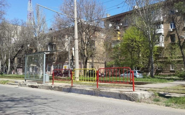 В Одессе перекрашивают ограждения в цвет флага города (ФОТО) Фото № 2 В Одессе перекрашивают ограждения в цвет флага города (ФОТО) Фото № 2