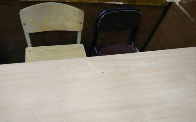 Родители одесских шестиклассников возмущены состоянием класса (ФОТО) Фото № 8 Родители одесских шестиклассников возмущены состоянием класса (ФОТО) Фото № 8