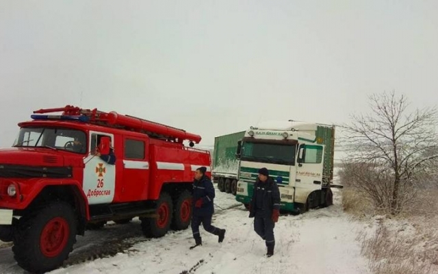 Съехал в кювет и перекрыл дорогу: ДТП в Одесской области (ФОТО) Фото № 1 Съехал в кювет и перекрыл дорогу: ДТП в Одесской области (ФОТО) Фото № 1