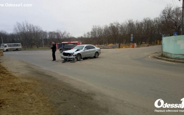 Авария: на Даче Ковалевского не разминулись два автомобиля Фото № 4 Авария: на Даче Ковалевского не разминулись два автомобиля Фото № 4