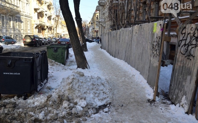 В Одессе не справляются с уборкой снега на улицах Фото № 4 В Одессе не справляются с уборкой снега на улицах Фото № 4