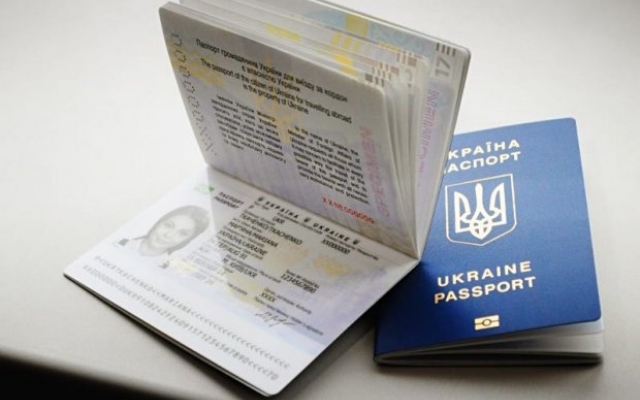 Одесситы не могут получить заграничный и ID-паспорт, очередь занимают на апрель 2018 года Фото № 0 Одесситы не могут получить заграничный и ID-паспорт, очередь занимают на апрель 2018 года Фото № 0