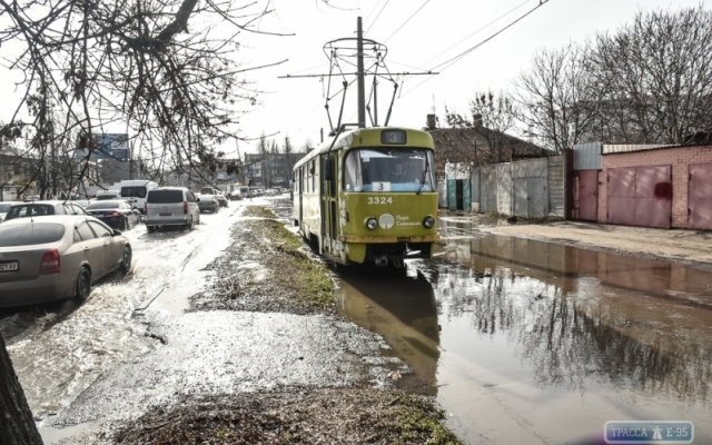 Некоторые одесситы остались без воды из-за прорыва на Люстдорфской дороге Фото № 4 Некоторые одесситы остались без воды из-за прорыва на Люстдорфской дороге Фото № 4