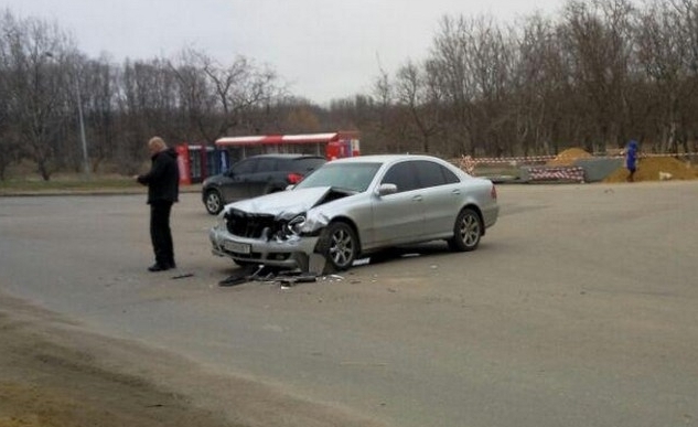 Авария: на Даче Ковалевского не разминулись два автомобиля Фото № 0 Авария: на Даче Ковалевского не разминулись два автомобиля Фото № 0