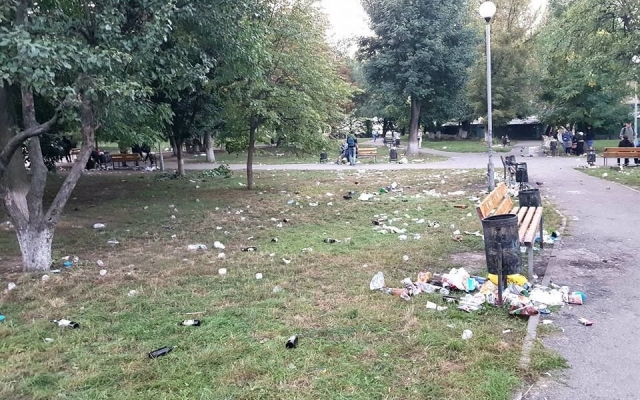Неравнодушный одессит сам убрал парк (ФОТО) Фото № 0 Неравнодушный одессит сам убрал парк (ФОТО) Фото № 0