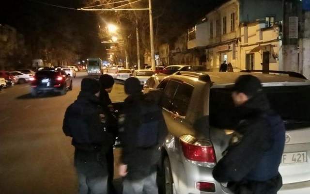 В центре города задержали автомобиль, находящийся в ориентировке Фото № 2 В центре города задержали автомобиль, находящийся в ориентировке Фото № 2