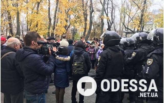 Во время стычек активисты бросили камень в голову руководителю Нацполиции, пострадали шесть правозащитников Фото № 0 Во время стычек активисты бросили камень в голову руководителю Нацполиции, пострадали шесть правозащитников Фото № 0