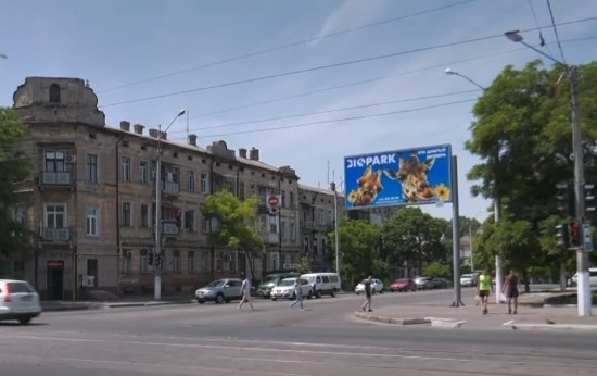 На Молдаванке временно перекрыли движение транспорта до 1 сентября Фото № 0 На Молдаванке временно перекрыли движение транспорта до 1 сентября Фото № 0