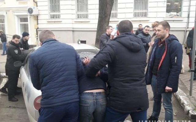 В центре Одессы мужчину ограбили на $20 000 (ФОТО, ВИДЕО) Фото № 1 В центре Одессы мужчину ограбили на $20 000 (ФОТО, ВИДЕО) Фото № 1