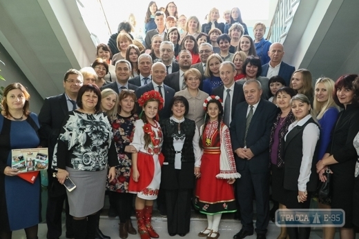 В Одесской школе открылся лингафонный кабинет Фото № 4 В Одесской школе открылся лингафонный кабинет Фото № 4