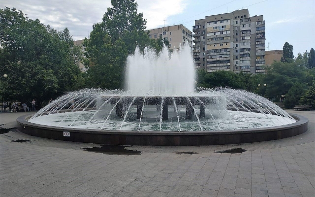 Неизвестные вылили в фонтан на Крымском бульваре моющее (ФОТО) Фото № 0 Неизвестные вылили в фонтан на Крымском бульваре моющее (ФОТО) Фото № 0