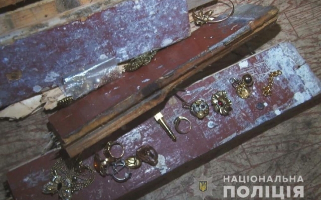 Домушники вынесли из квартиры одесситов ценностей на 100 тысяч гривен (ФОТО, ВИДЕО) Фото № 1 Домушники вынесли из квартиры одесситов ценностей на 100 тысяч гривен (ФОТО, ВИДЕО) Фото № 1