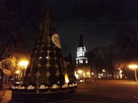 В Одессе появилась вкусная новогодняя ёлка Фото № 1 В Одессе появилась вкусная новогодняя ёлка Фото № 1