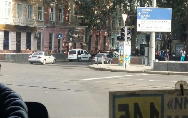 Оживлённые перекрёстки в Одессе временно остались без светофоров Фото № 1 Оживлённые перекрёстки в Одессе временно остались без светофоров Фото № 1