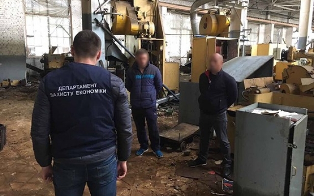Одесские коммерсанты своровали оборудование и автобус с обанкротившегося завода во Львове Фото № 0 Одесские коммерсанты своровали оборудование и автобус с обанкротившегося завода во Львове Фото № 0