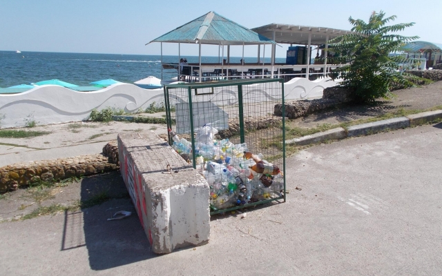 В Одессе вдоль побережья установили контейнеры для пластика (ФОТО) Фото № 1 В Одессе вдоль побережья установили контейнеры для пластика (ФОТО) Фото № 1