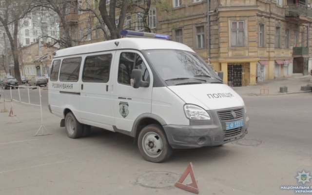 Одесских коммунальщиков напугала учебная граната (ФОТО, ВИДЕО) Фото № 1 Одесских коммунальщиков напугала учебная граната (ФОТО, ВИДЕО) Фото № 1