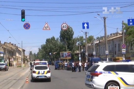 Оглушили и ранили. Стало известно состояние женщин, которых захватили в заложники в Одессе Фото № 1 Оглушили и ранили. Стало известно состояние женщин, которых захватили в заложники в Одессе Фото № 1