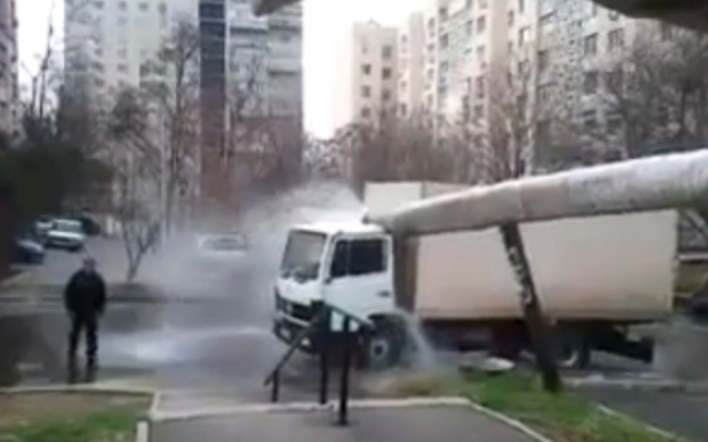 Появилось видео курьёзной аварии на Балковской Фото № 2 Появилось видео курьёзной аварии на Балковской Фото № 2
