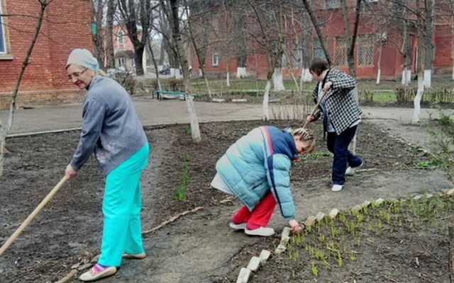 Как одесские врачи город благоустраивали накануне праздников Фото № 5 Как одесские врачи город благоустраивали накануне праздников Фото № 5
