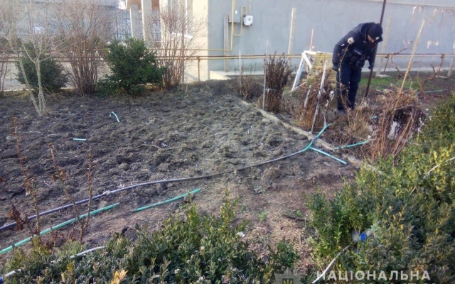В Рени уже дважды во дворе жилого дома прогремел взрыв Фото № 2 В Рени уже дважды во дворе жилого дома прогремел взрыв Фото № 2
